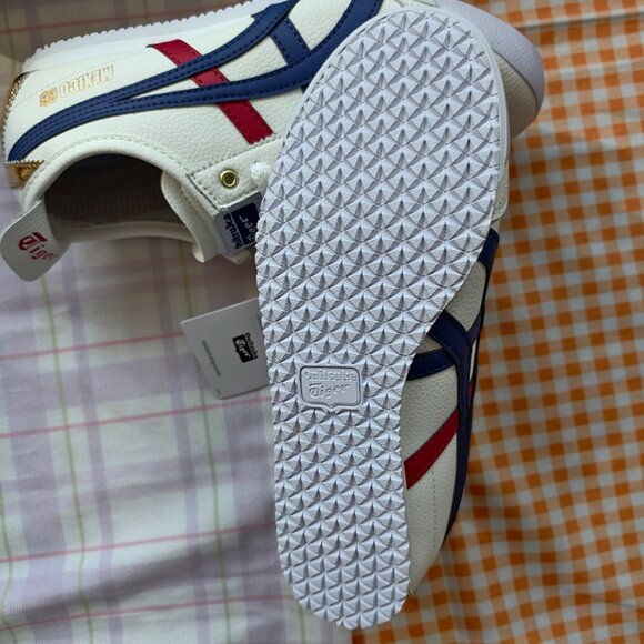 Onitsuka Tiger White Striped Low-Top Sneakers - Picture 8 of 9